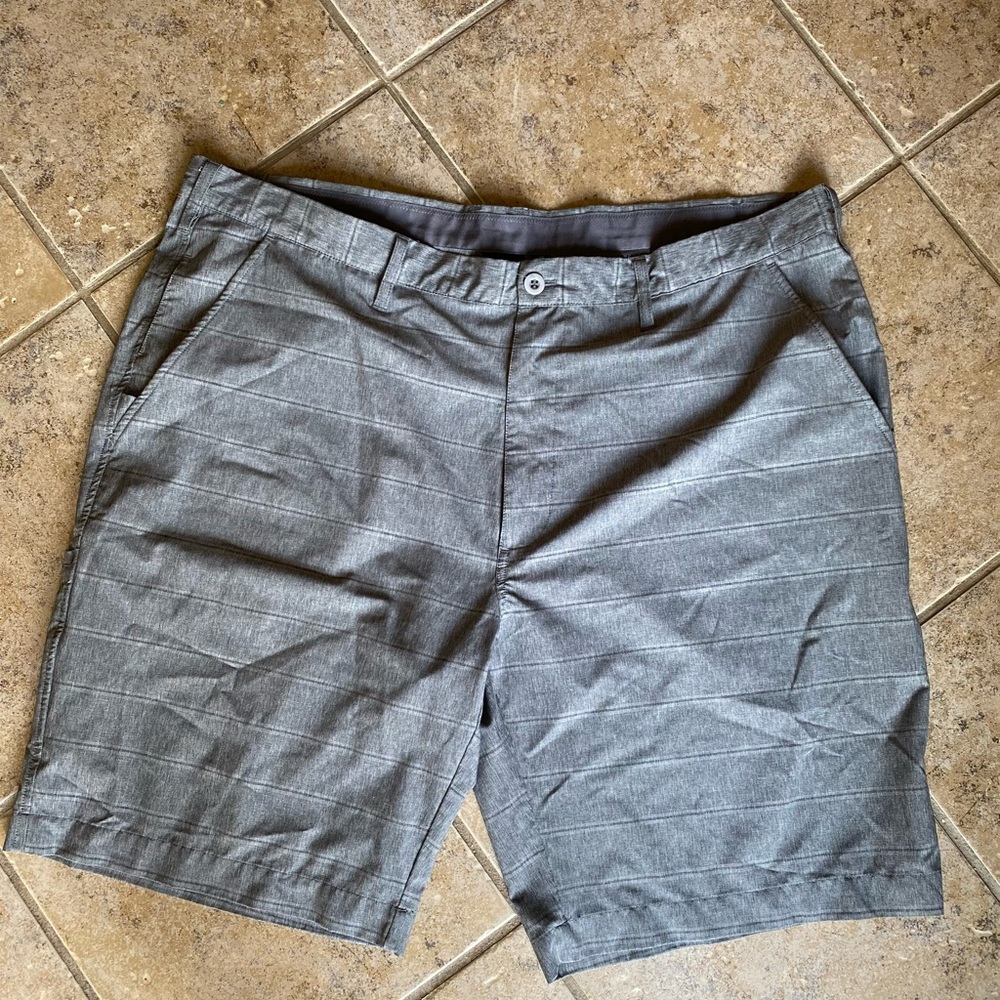 Mountain & Isle - Mens dark gray/white plaid soft fabric shorts, 42
